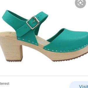 IN SEARCH OF Lotta clogs in Mint! 8.5-9?!